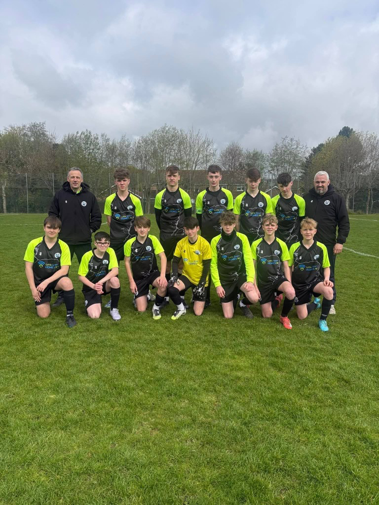 Glens United youth squad and coaches